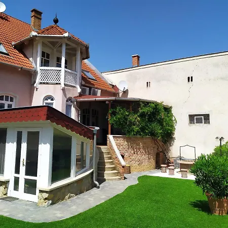 Apartamento Zoli Apartmanok-zoli Koelcsey 19 *