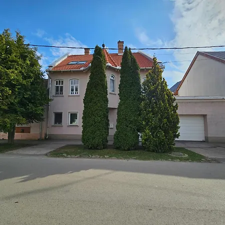 Zoli Apartmanok-zoli Koelcsey 19 Hajdúszoboszló