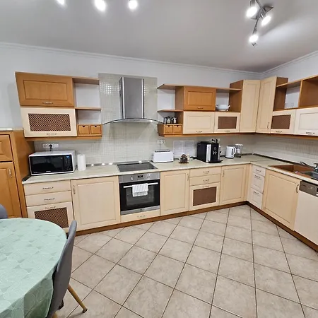 Διαμέρισμα Zoli Apartmanok-zoli Koelcsey 19