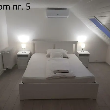 Zoli Apartmanok-zoli Koelcsey 19