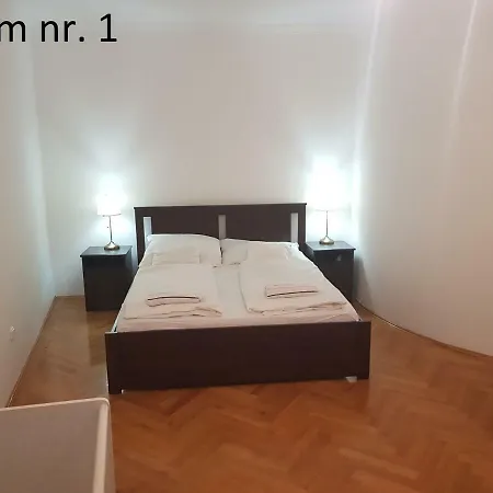 Apartment Zoli Apartmanok-zoli Koelcsey 19