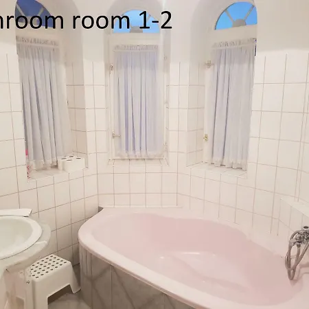 Apartment Zoli Apartmanok-zoli Koelcsey 19