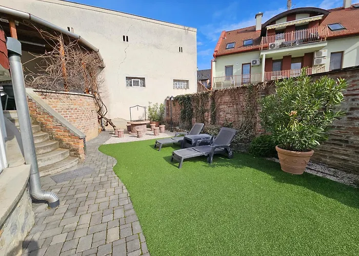 Zoli Apartmanok-zoli Koelcsey 19 *